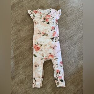 Posh Peanut - Basic Ruffled Capsleeve Bubble Romper in vintage pink rose